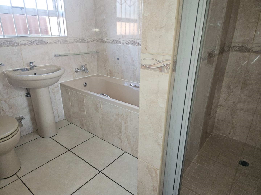 To Let 3 Bedroom Property for Rent in Floors Northern Cape